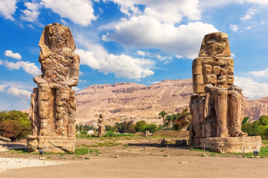 メムノンの巨像（アメンホテプ3世の葬祭殿）／古代都市テーベとその墓地遺跡