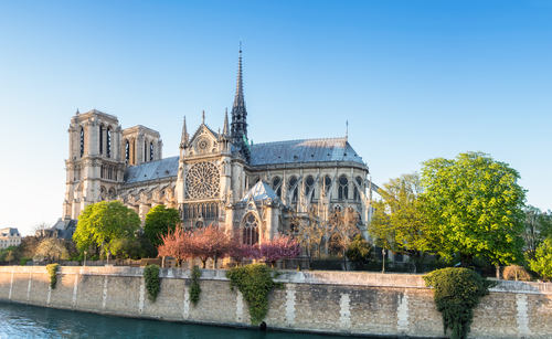 ノートルダム大聖堂／パリのセーヌ河岸