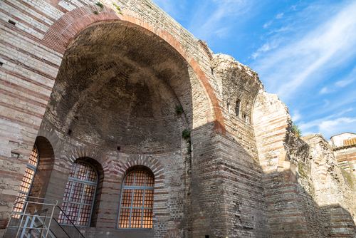 コンスタンティヌスの公衆浴場／アルルのローマ遺跡とロマネスク様式建造物群