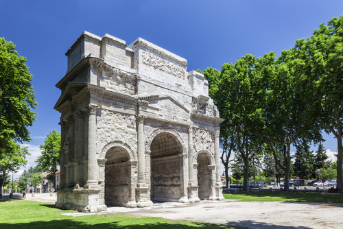 凱旋門／オランジュのローマ劇場とその周辺及び「凱旋門」