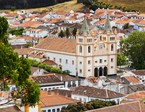 レデントール・デ・セ大聖堂／アゾレス諸島のアングラ・ド・エロイズモの町の中心地区