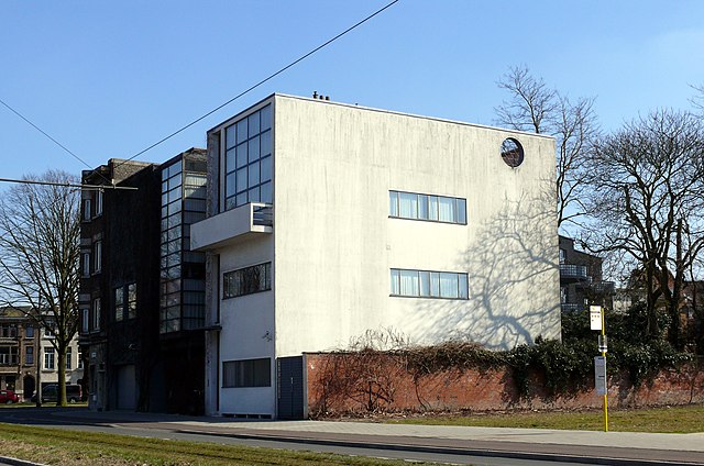 ル・コルビュジエの建築作品-近代建築運動への顕著な貢献／ベルギーの世界遺産