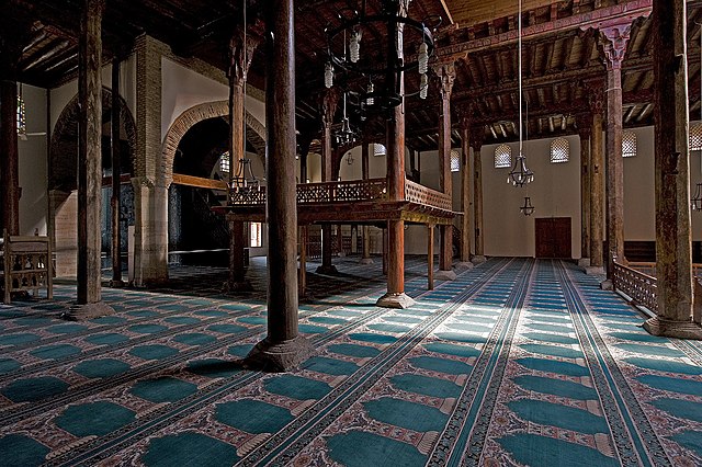 木柱と木製上部構造を備えたアナトリアの中世モスク群