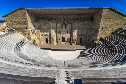 オランジュのローマ劇場とその周辺及び「凱旋門」／フランスの世界遺産