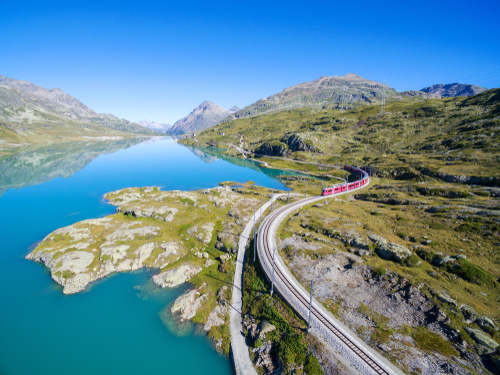 レーティッシュ鉄道アルブラ線・ベルニナ線と周辺の景観／スイスの世界遺産