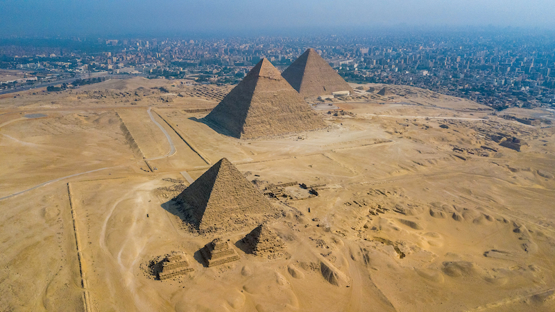 ピラミッド（メンフィスとその墓地遺跡-ギザからダハシュールまでのピラミッド地帯）／エジプト