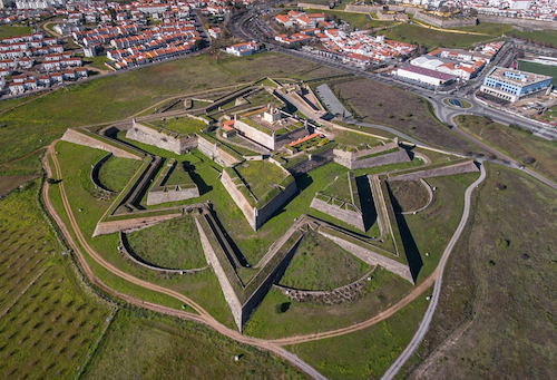 サンタ・ルジア要塞／国境防衛都市エルヴァスとその要塞群