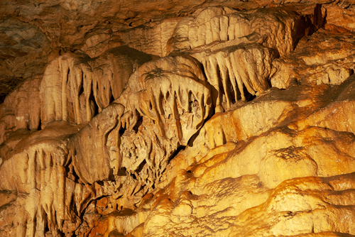 ヴィエトレニツァ洞窟、ラヴノ