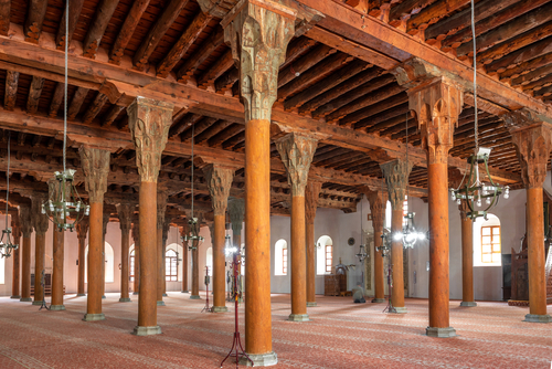 アフィヨン大モスク／木柱と木製上部構造を備えたアナトリアの中世モスク群