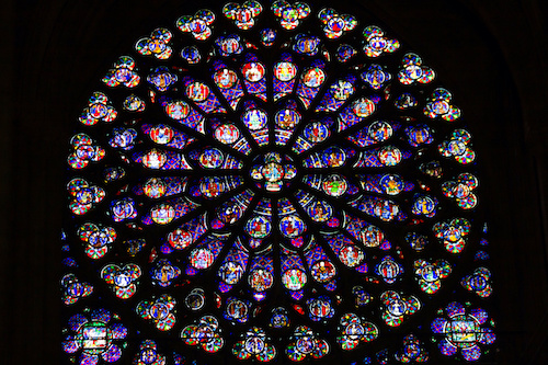 バラ窓のステンドグラス／ノートルダム大聖堂（パリ）