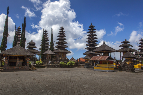 ウルン・ダヌ・バトゥール寺院