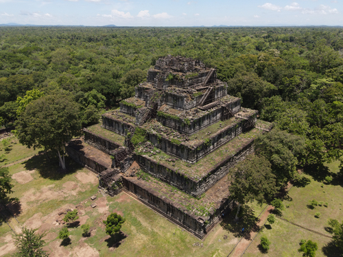 コー・ケー：古代リンガプラもしくはチョック・ガルギャーの考古遺跡