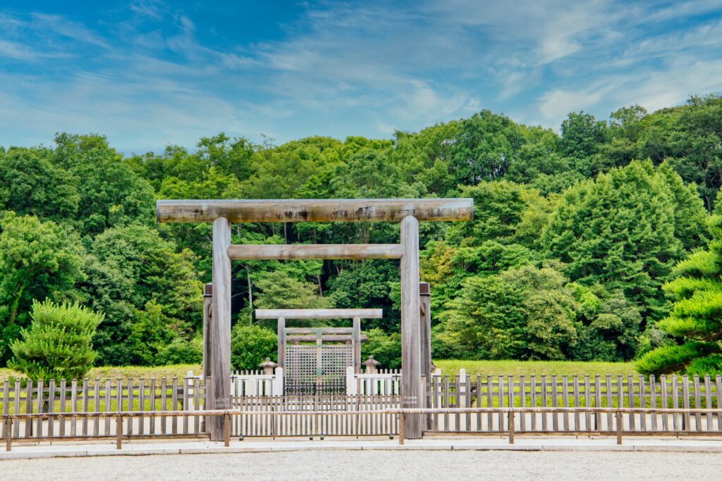 神武天皇畝傍山東北陵（四条ミサンザイ古墳）