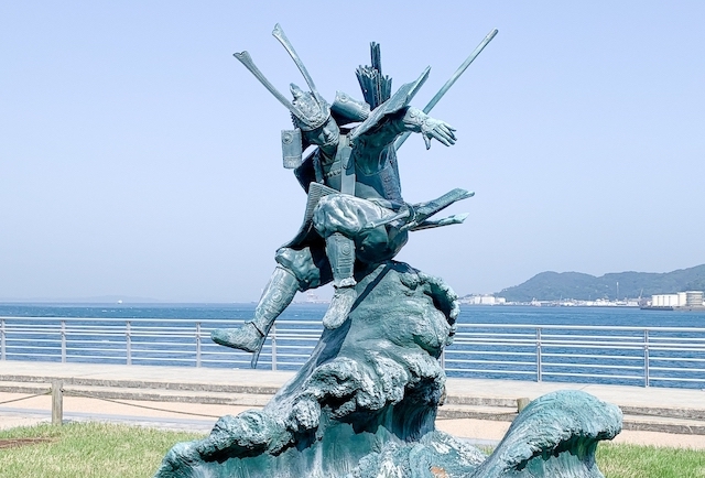 義経像